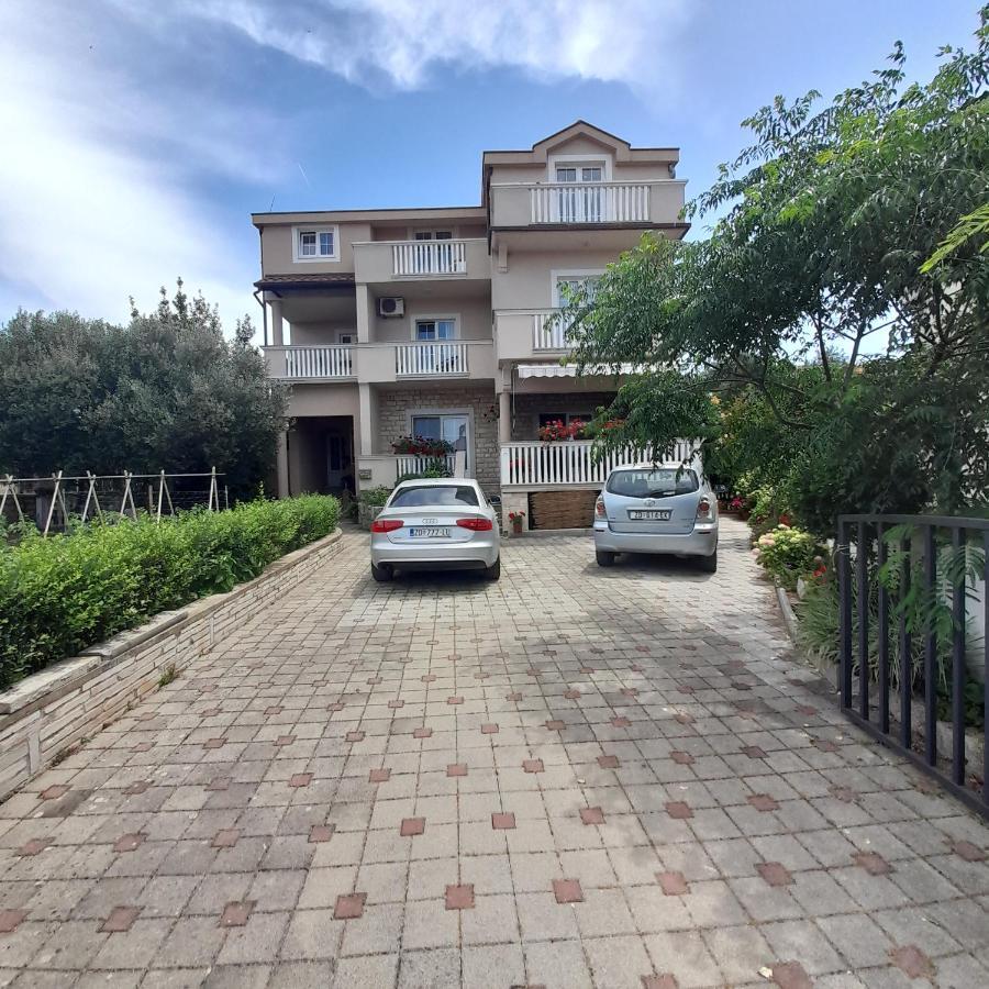 Apartments Filipovic Biograd Na Moru Exterior foto